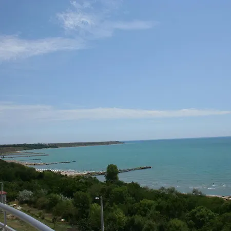 מלון Briz 2*