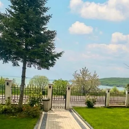 бриз Хотел 2*